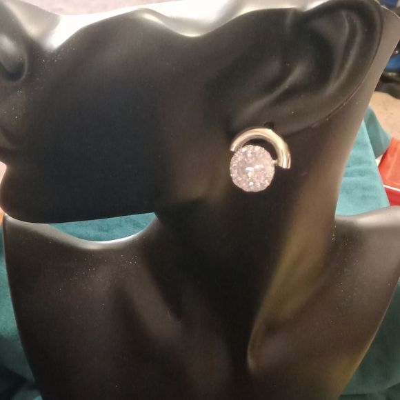 14k Gold Plated Circle Earrings - Picture 3 of 3